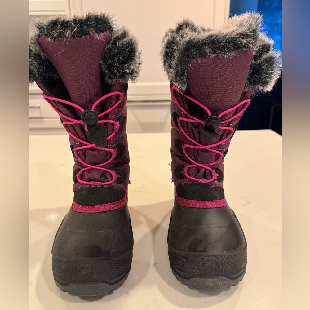 Kamik Girls Fur lined Snow Boots size 5